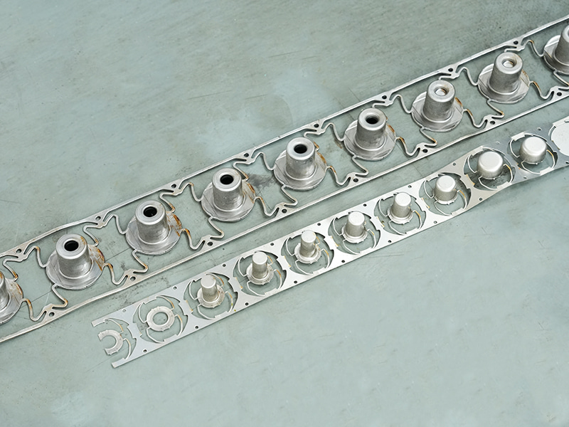 Materyal na guhit at magkaroon ng amag